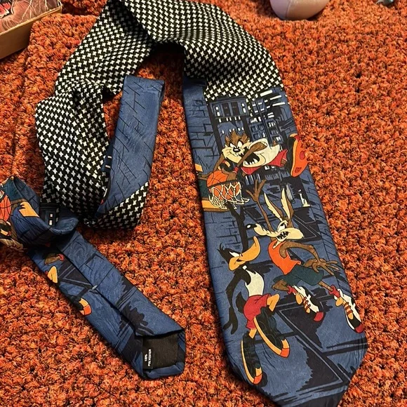 Vintage Looney Tunes Tie - Picture 3 of 4